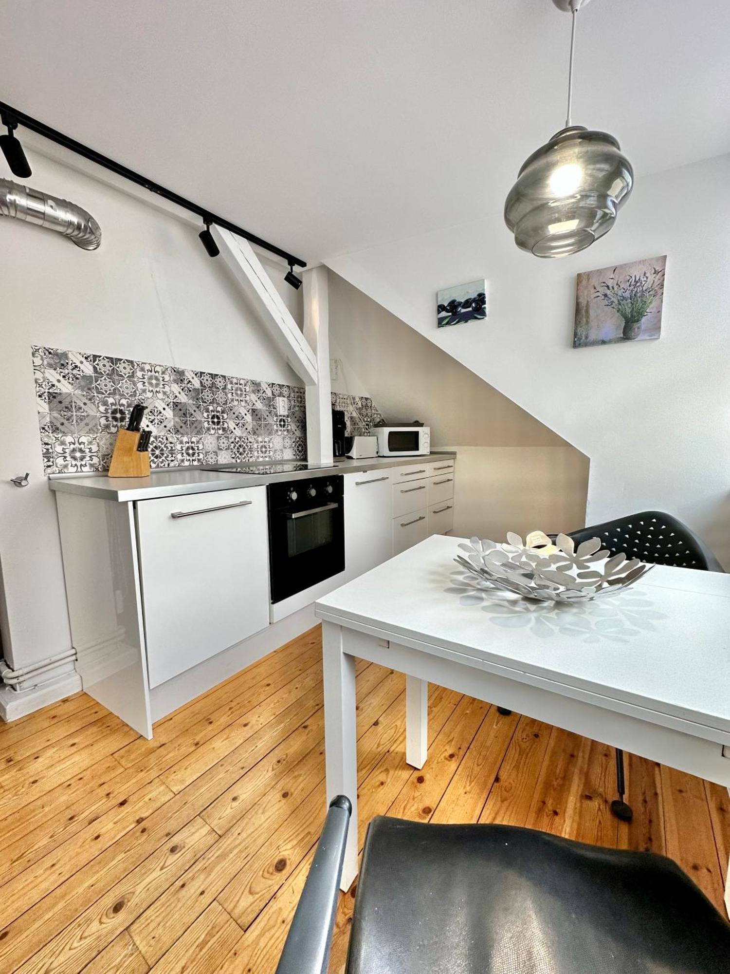 Schoenes City-Apartment Mit 2 Schlafzimmer, Parkplatz, Ruhig Und Hell, D46-Dg 올덴부르크 외부 사진