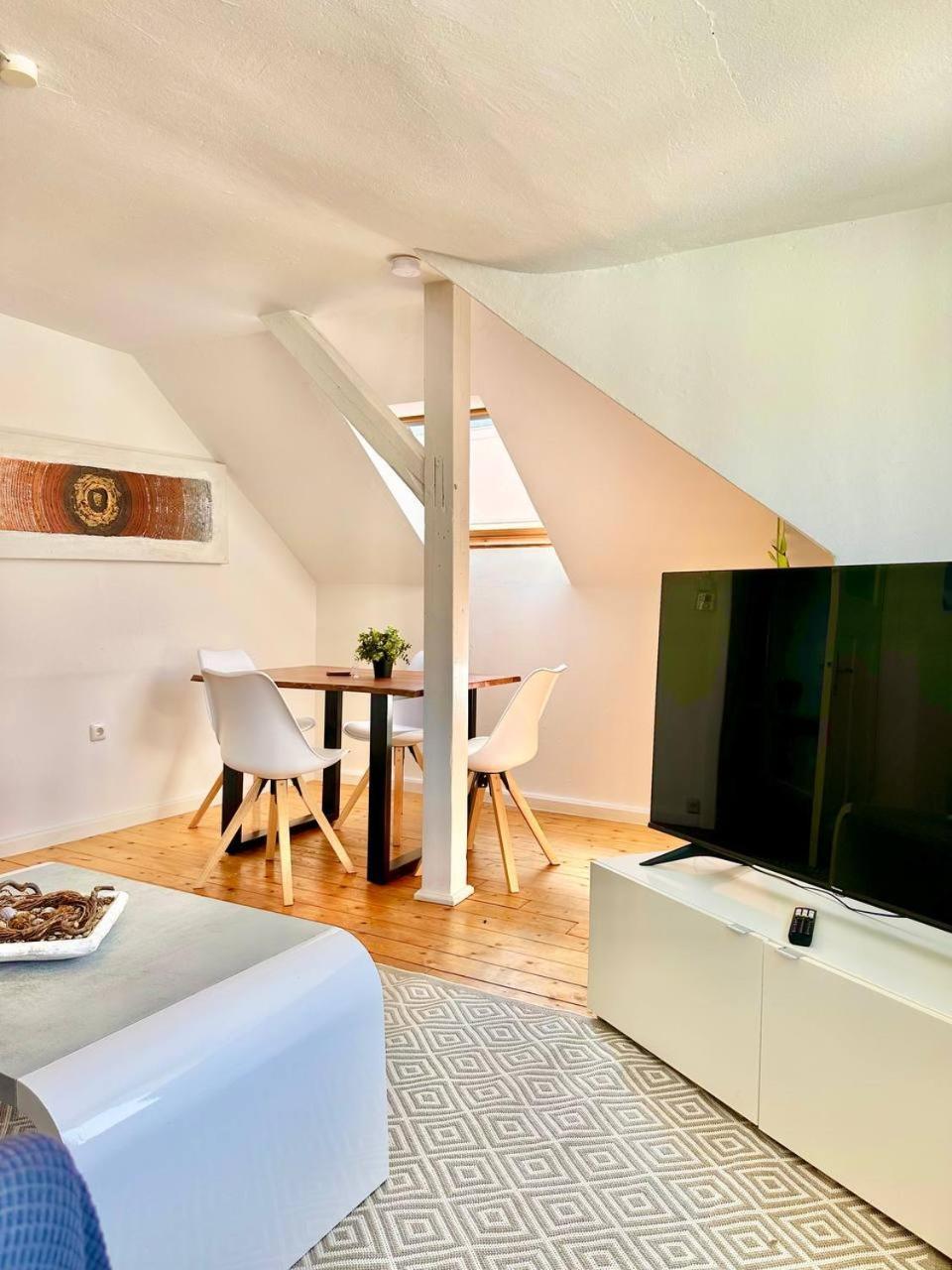 Schoenes City-Apartment Mit 2 Schlafzimmer, Parkplatz, Ruhig Und Hell, D46-Dg 올덴부르크 외부 사진
